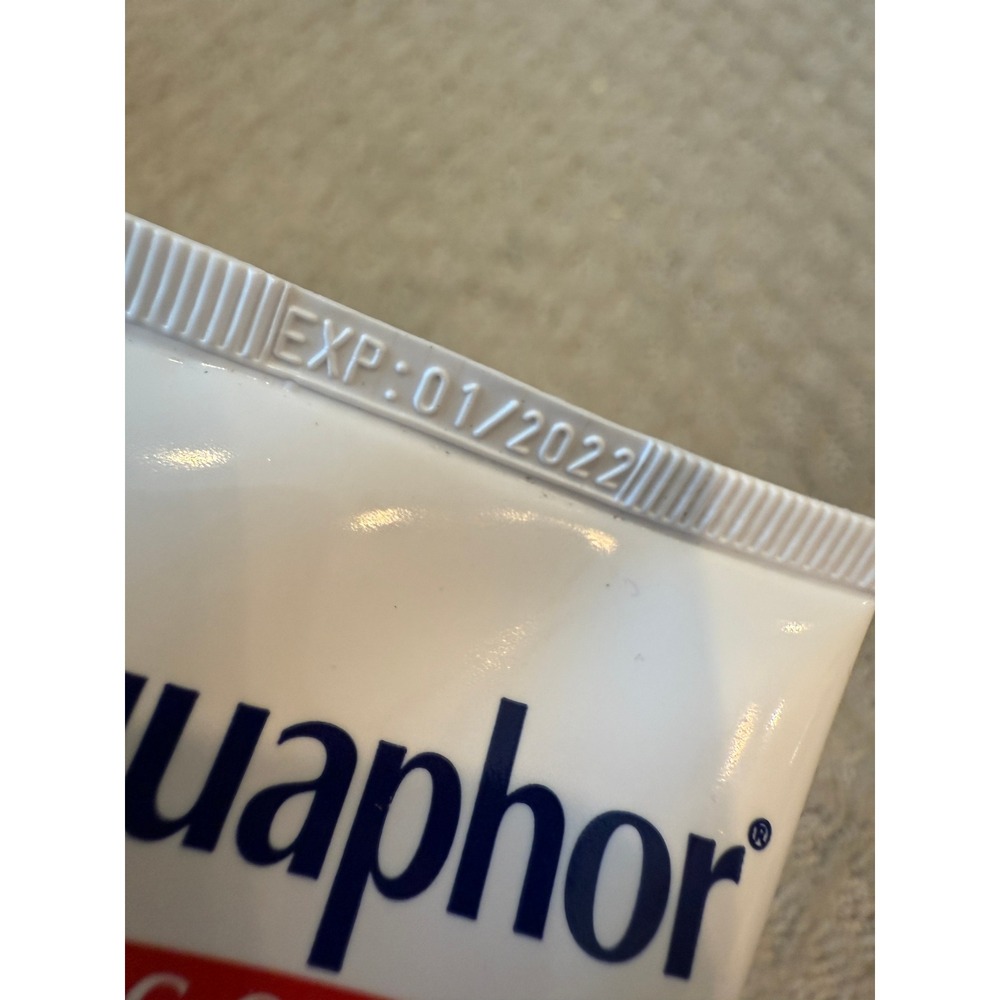 Aquaphor Advanced Therapy Healing Ointment Touch-Free Applicator 3 oz - Picture 4 of 4